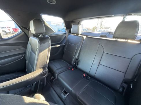 Used 2023 Chevrolet Traverse LT w/ Rear Camera Mirror Package image 23