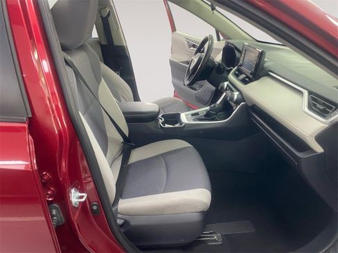 Used 2021 Toyota RAV4 XLE image 15