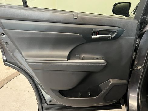 Used 2024 Toyota Highlander XLE image 20