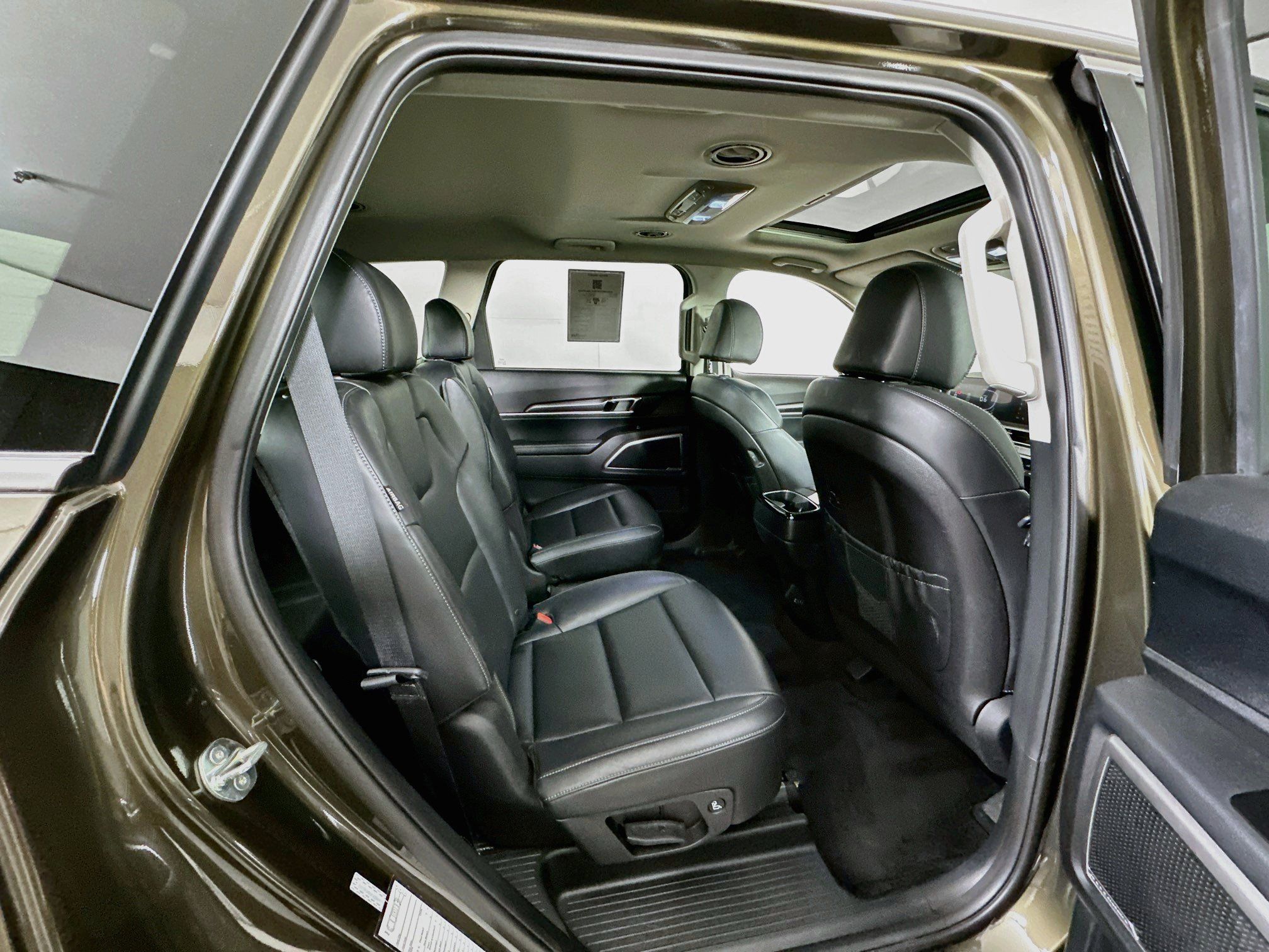 Used 2025 Kia Telluride S AWD/4WD image 32
