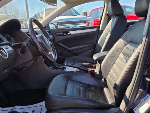 Used 2012 Volkswagen Passat 3.6 SE FWD image 9