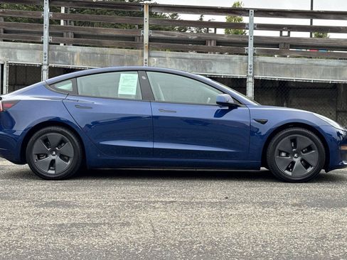 Used 2022 Tesla Model 3 Long Range AWD/4WD image 3