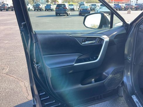 Used 2023 Toyota RAV4 XLE Premium image 17