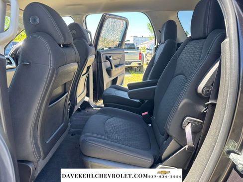 Used 2016 GMC Acadia SLE FWD image 30