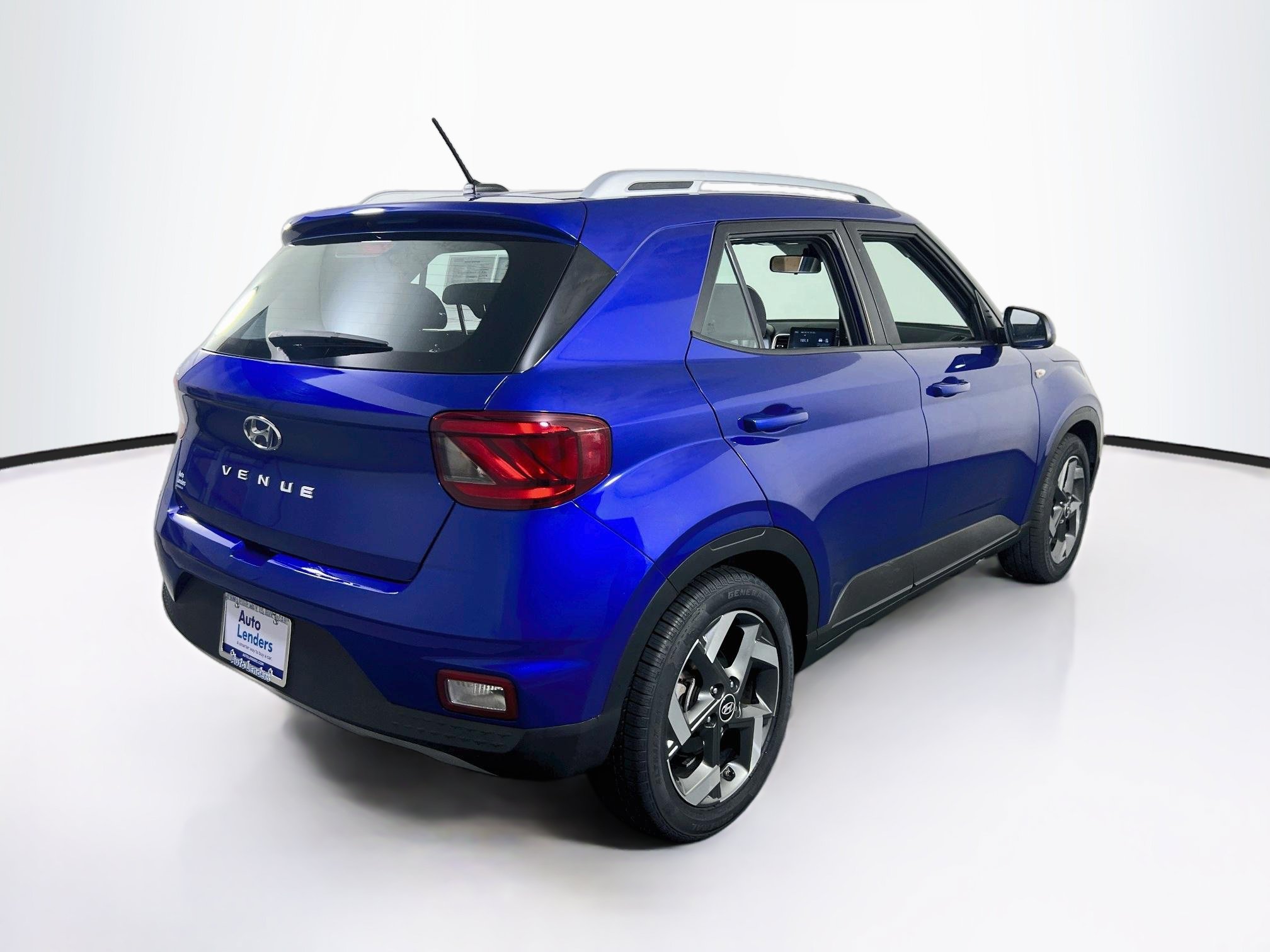 Used 2023 Hyundai Venue SEL FWD image 5