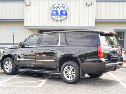 Used 2020 Chevrolet Suburban LT RWD image 4