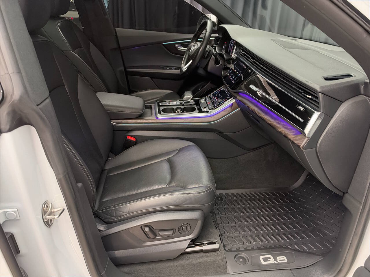 Used 2020 Audi Q8 Premium Plus w/ Premium Plus Package AWD/4WD image 28