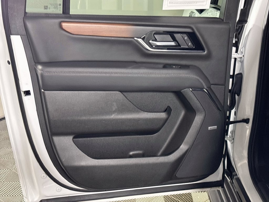 Used 2025 GMC Yukon XL Denali AWD/4WD image 19