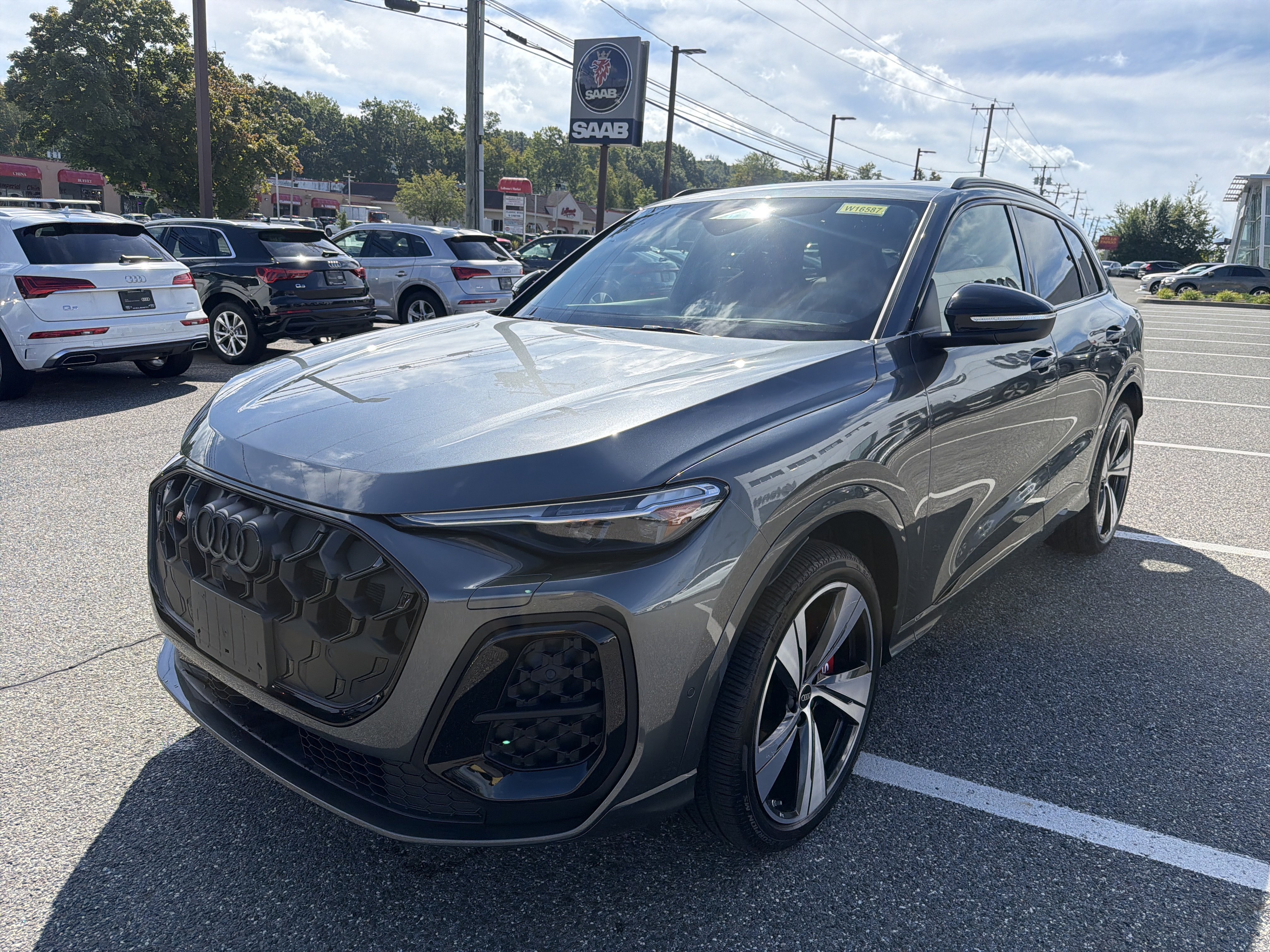 Certified 2025 Audi SQ5 Premium Plus w/ Premium Plus Package AWD/4WD image 3