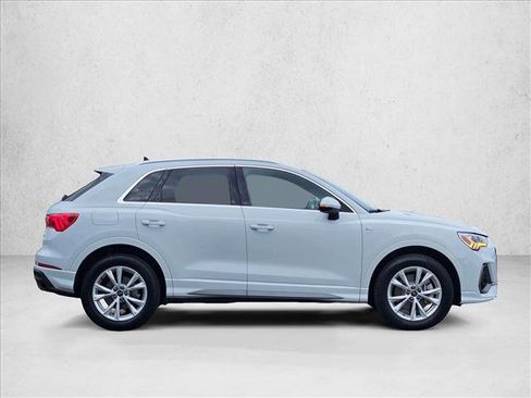Used 2025 Audi Q3 2.0T Premium w/ Convenience Package image 4