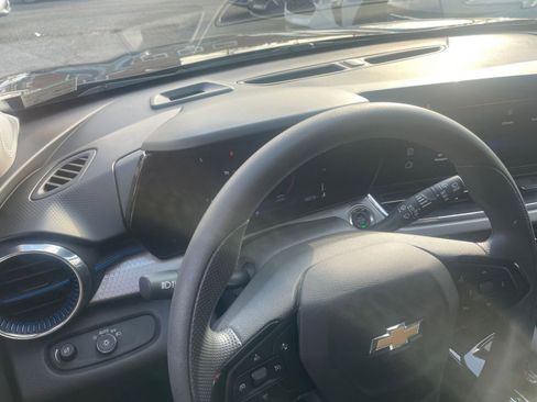 Used 2025 Chevrolet Trax LT image 34