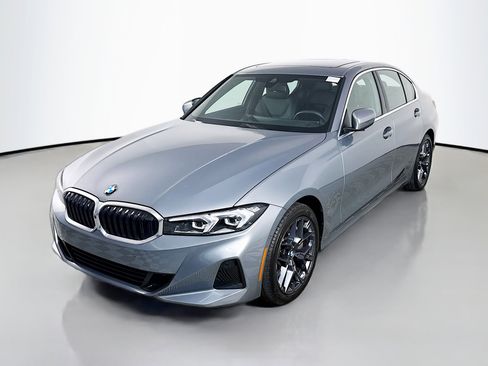 Used 2025 BMW 330i Sedan image 4