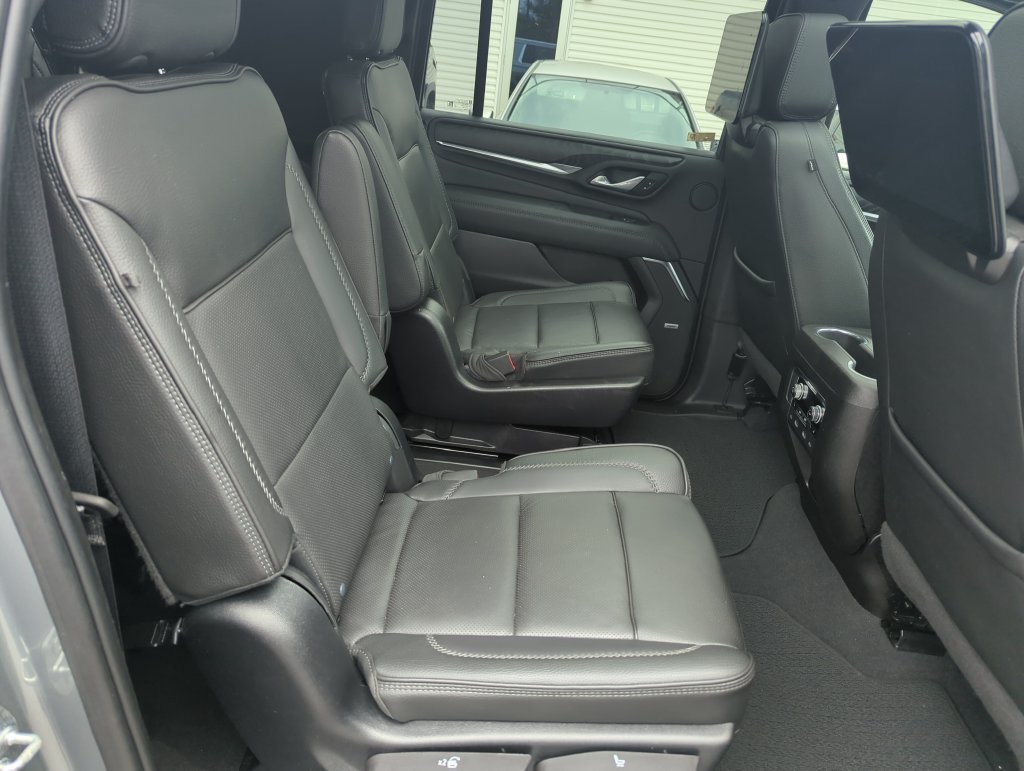 Used 2023 GMC Yukon XL Denali AWD/4WD image 34
