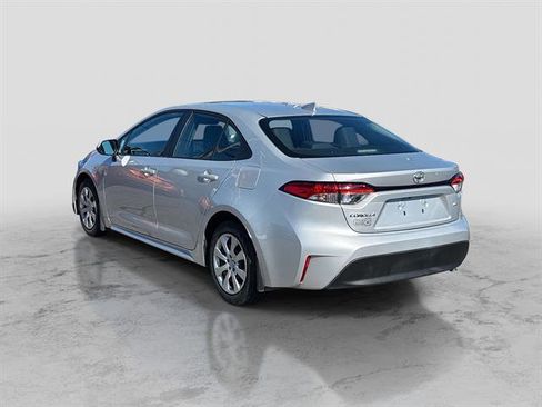 Used 2023 Toyota Corolla LE image 3