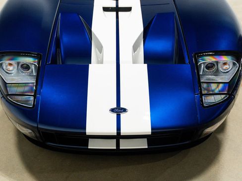 Used 2006 Ford GT RWD image 3