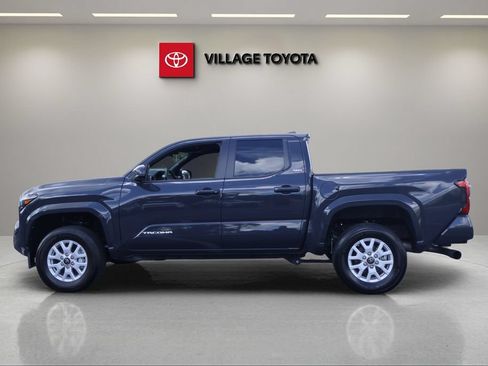 Certified 2024 Toyota Tacoma SR5 AWD/4WD image 2