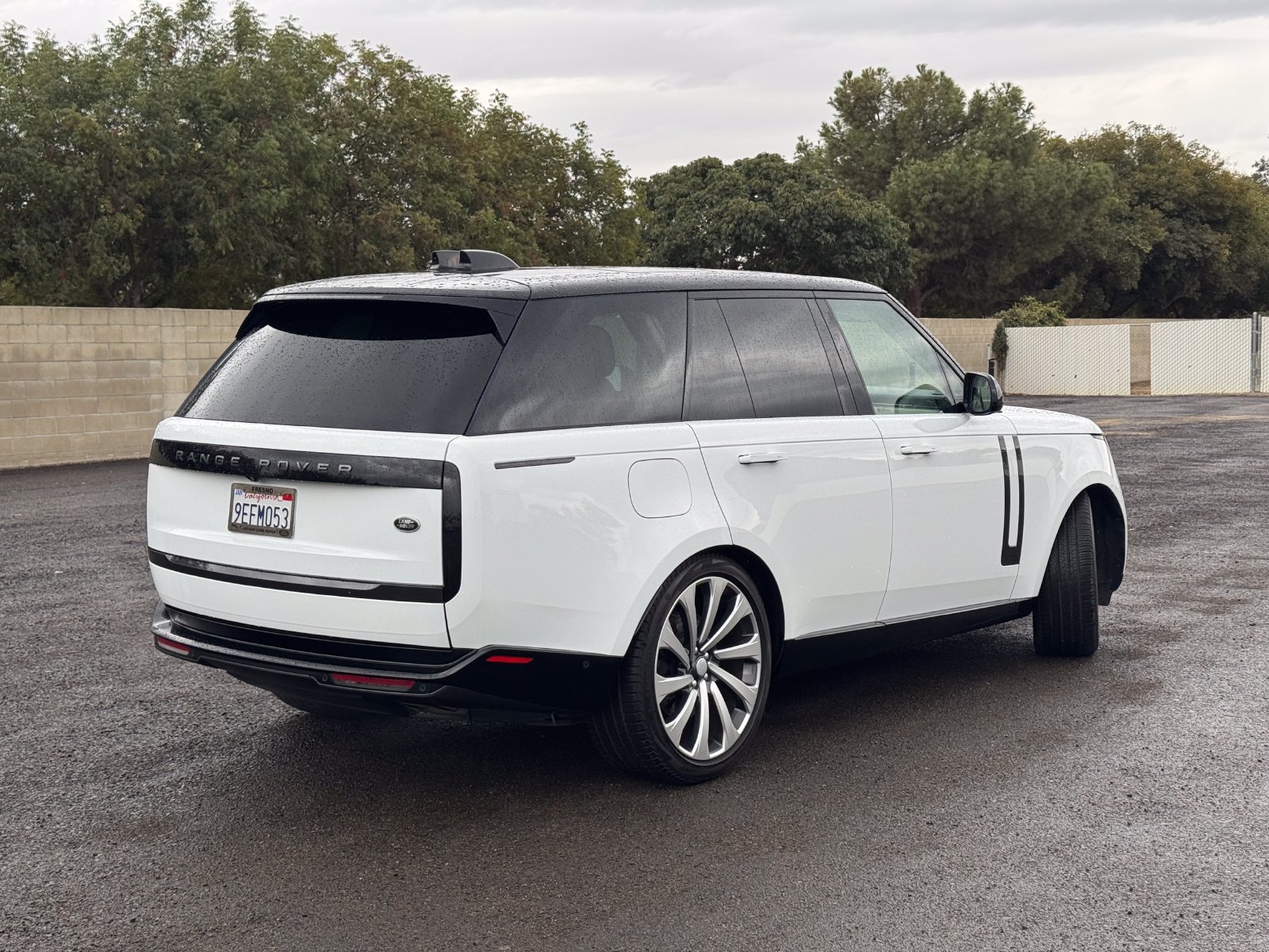 Used 2023 Land Rover Range Rover SE AWD/4WD image 3