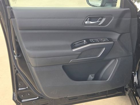 New 2026 Nissan Pathfinder SL FWD image 10