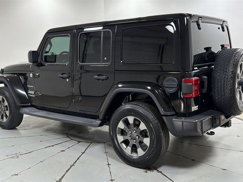 Used 2018 Jeep Wrangler Unlimited Sahara image 7