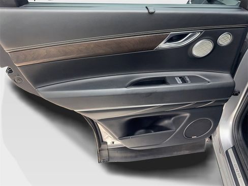 Used 2023 Genesis GV80 3.5T w/ Advanced Package image 38