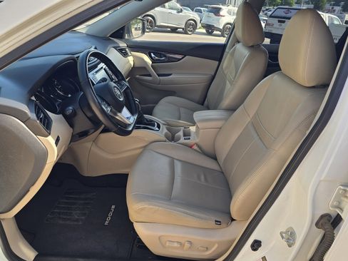Used 2020 Nissan Rogue SV w/ Premium Package FWD image 11