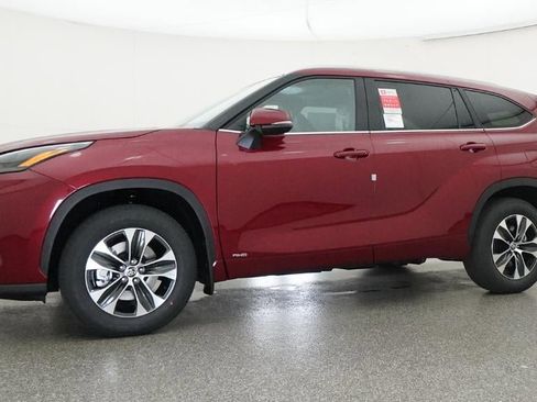 New 2026 Toyota Highlander XLE image 18