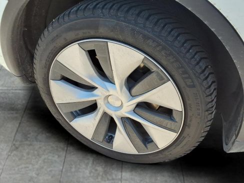Used 2023 Tesla Model Y Long Range AWD/4WD image 10