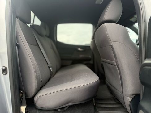 Used 2018 Toyota Tacoma TRD Sport image 19