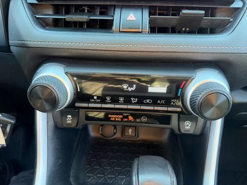 Used 2020 Toyota RAV4 LE w/ All Weather Liner Package AWD/4WD image 19