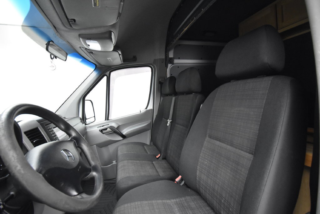 Used 2015 Mercedes-Benz Sprinter 2500 image 9