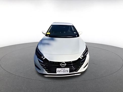 Used 2025 Nissan Versa SV image 2