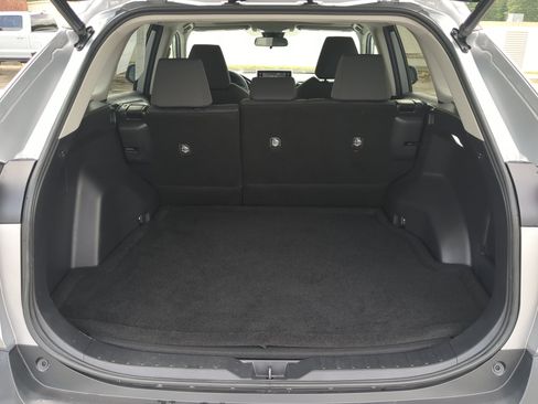 Used 2021 Toyota RAV4 XLE w/ Convenience Package FWD image 11
