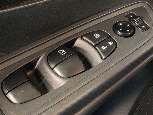 Used 2025 Nissan Versa S FWD image 27