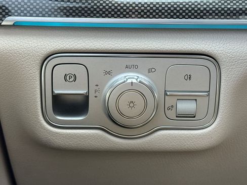 Used 2022 Mercedes-Benz GLS 450 4MATIC image 33