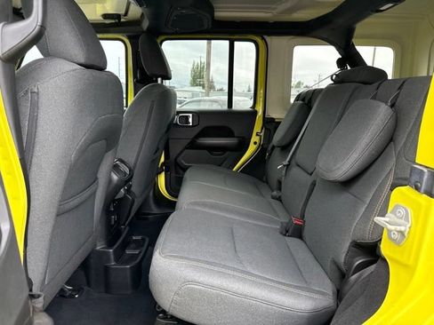 Used 2024 Jeep Wrangler Unlimited Sahara AWD/4WD image 16