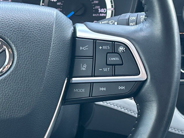 Used 2022 Toyota Highlander LE AWD/4WD image 52