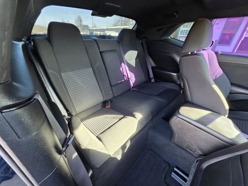 Used 2019 Dodge Challenger SXT image 10