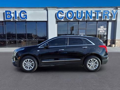 Used 2017 Cadillac XT5 FWD image 2