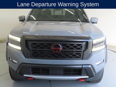 Used 2022 Nissan Frontier Pro-X RWD image 9