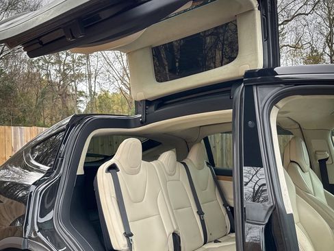 Used 2018 Tesla Model X 100D image 27