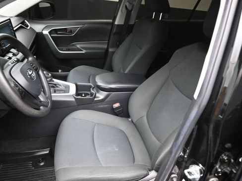 Used 2022 Toyota RAV4 LE FWD image 19