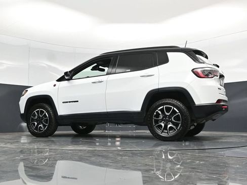 Used 2025 Jeep Compass Trailhawk AWD/4WD image 59