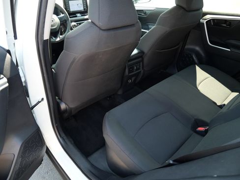 Used 2021 Toyota RAV4 LE AWD/4WD image 23