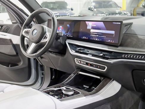 Used 2025 BMW X5 xDrive50e w/ M Sport Package image 31