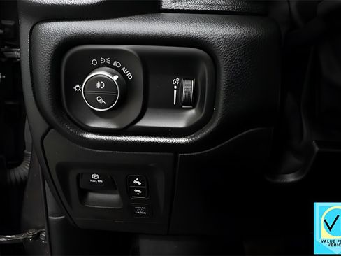 Used 2021 RAM 1500 Big Horn image 15