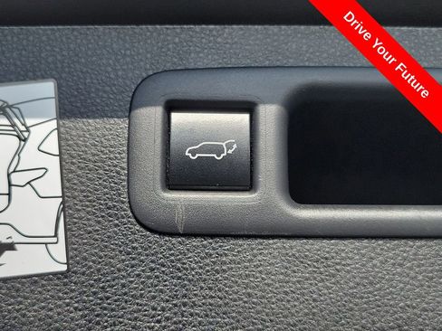 Used 2022 Toyota Highlander Limited FWD image 28