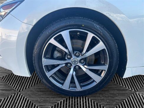 Used 2017 Nissan Maxima Platinum image 14