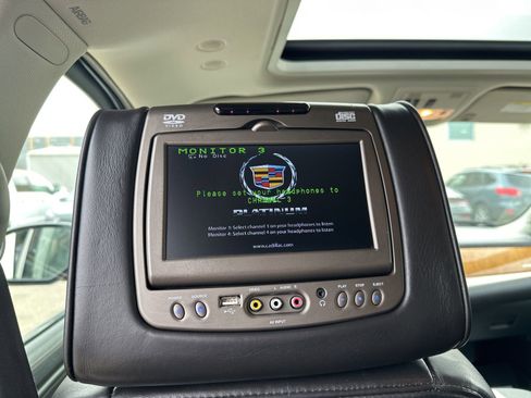 Used 2014 Cadillac Escalade ESV Platinum image 24