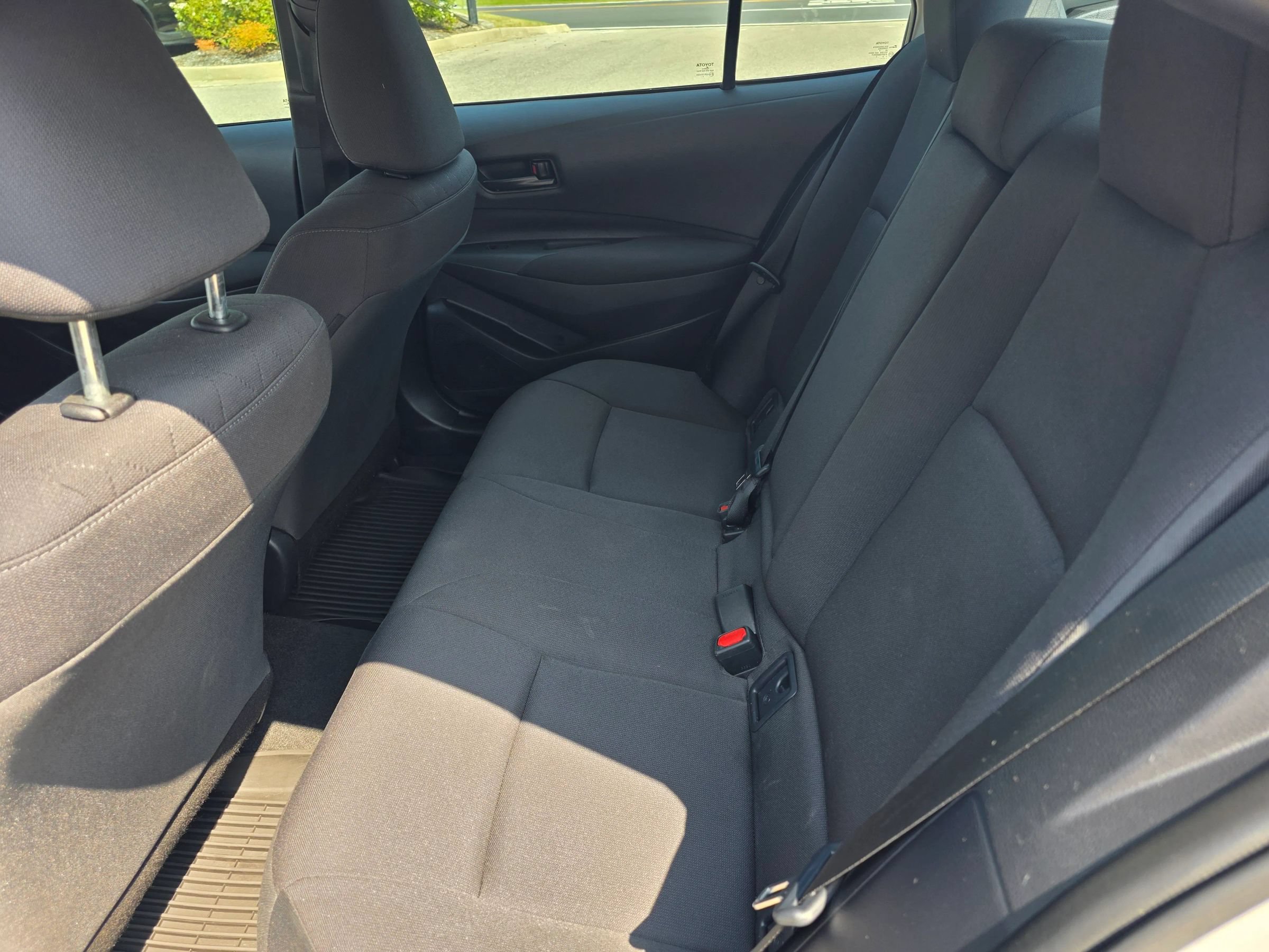 Used 2025 Toyota Corolla LE FWD image 11