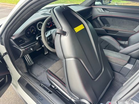 Used 2022 Porsche 911 GT3 RWD image 47